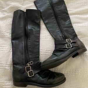 Steve Madden zip up black leather boots. Great condition, size 7.5 women’s.
